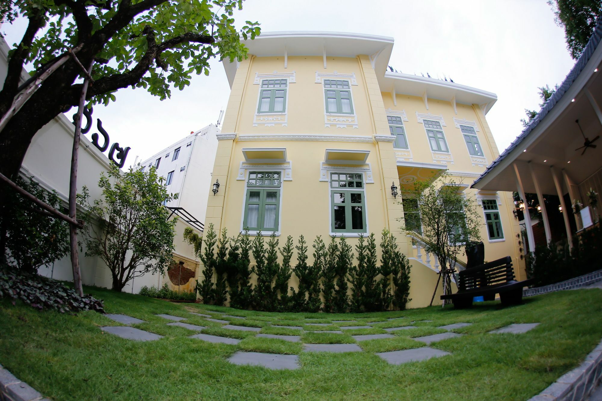 Baan 2459 Heritage House Bangkok Exterior photo